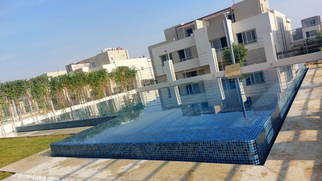 حمامات سباحة حديثة من تصميم و تنفيد الشركة بالشيخ زايدج