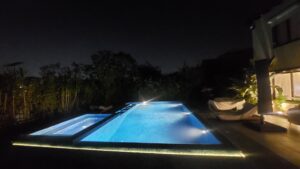 حمام سباحة مفيدا