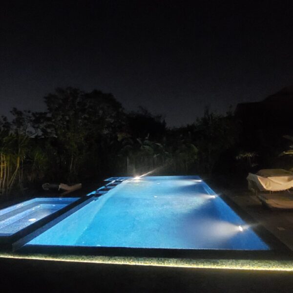 حمام سباحة مفيدا