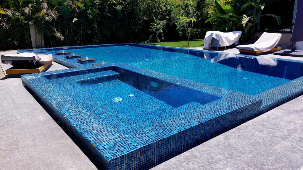 احدث تصاميم حمام السباحة