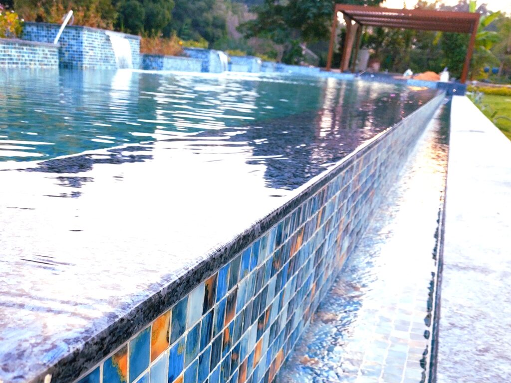 افضل تصميم و تنفيذ حمامات السباحة