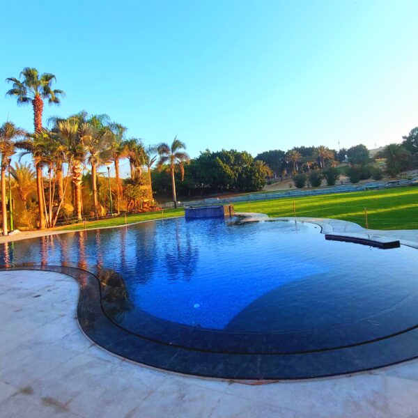 حمام سباحة روعة