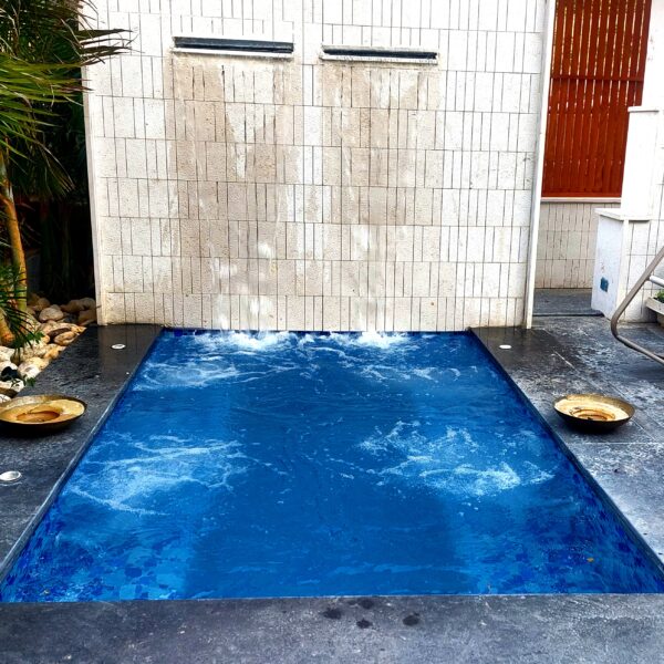 جاكوزي هيدرومساج مضاف اليه شلال مائي