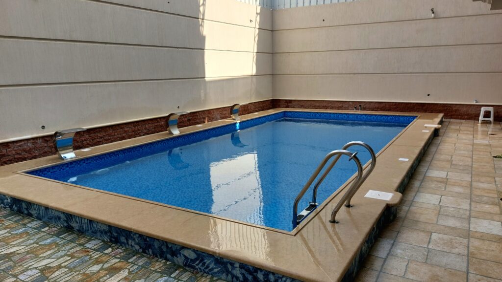 حمام سباحة اسكيمر