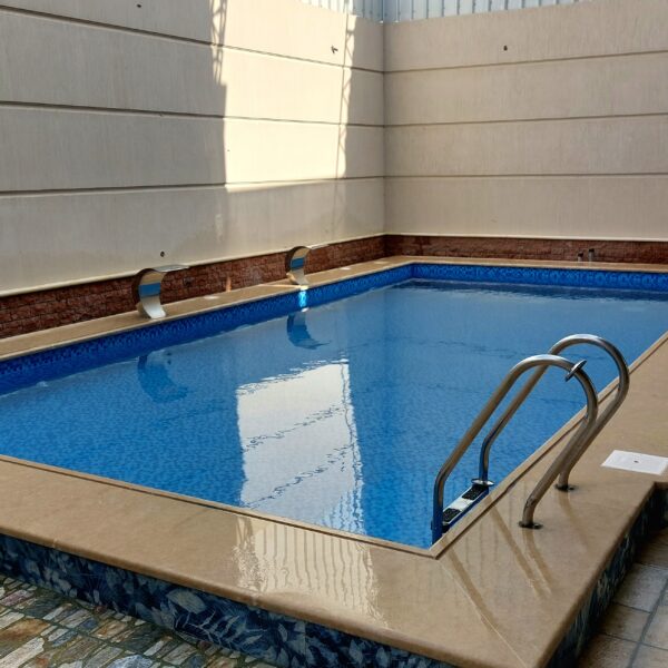 حمام سباحة اسكيمر